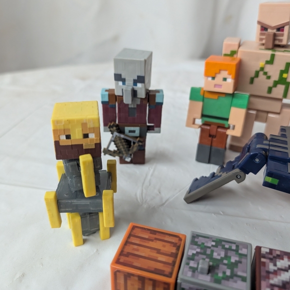 Minecraft Action Figure and Block Set - Picture 3 of 5